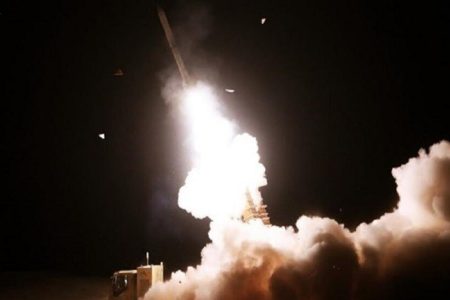 الدفاع الجوي الإيراني يكشف عن صواريخ بمدى ۳۰۰ كم