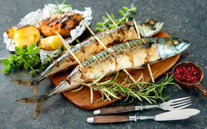 علماء يكشفون فائدة رائعة لتناول السمك ۳ مرات أسبوعيا!